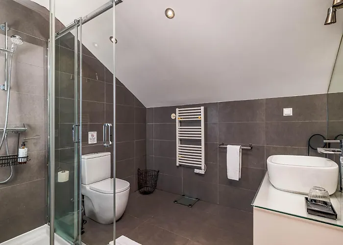 Heated Pool & Sauna Bliss - Luxury 4Br Villa